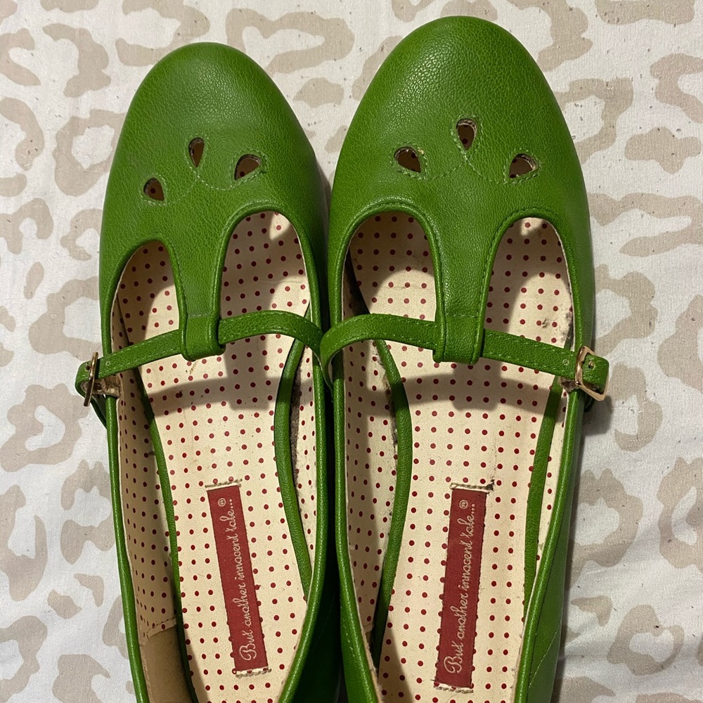 BAIT footwear flats